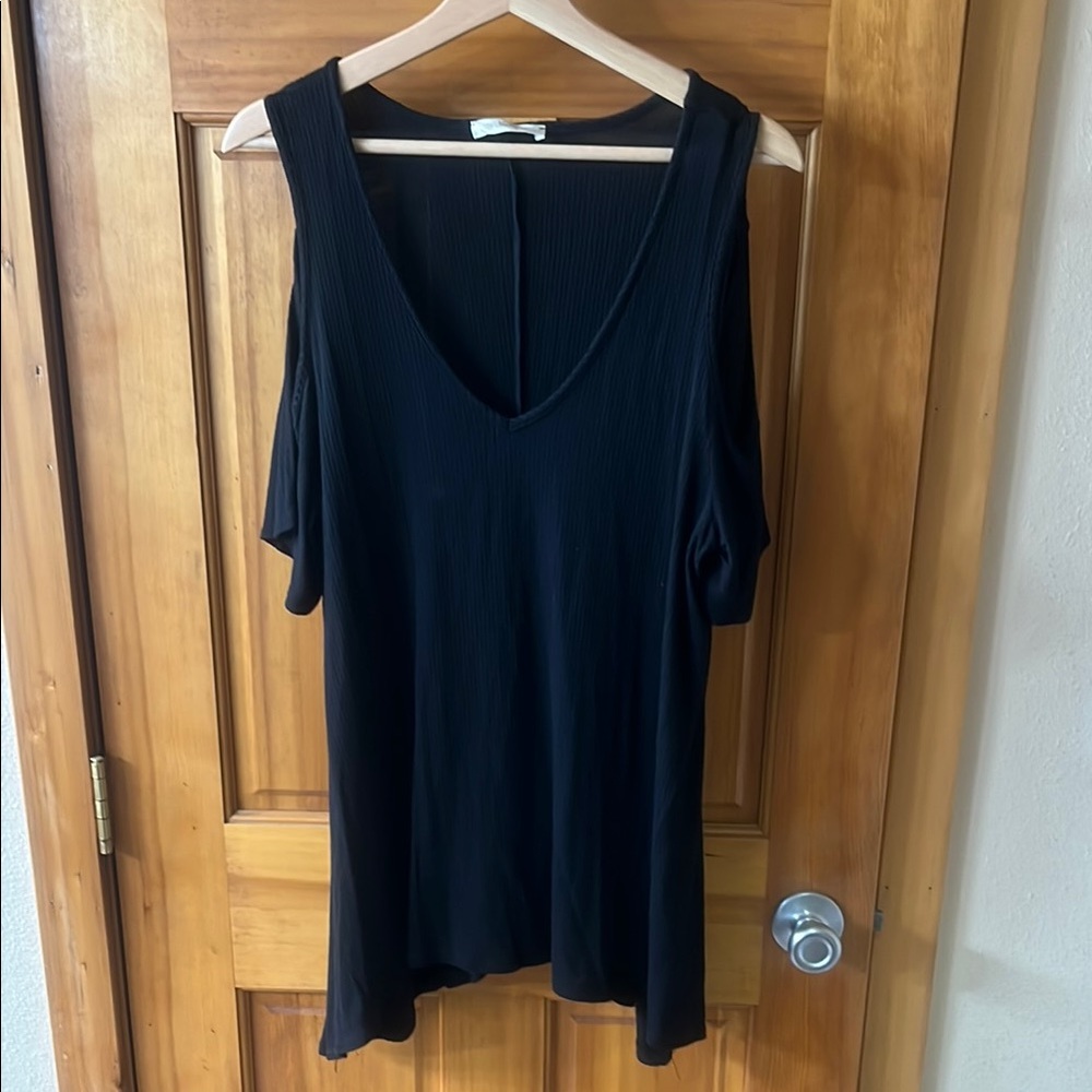 Andree by Unit Cold Shoulder